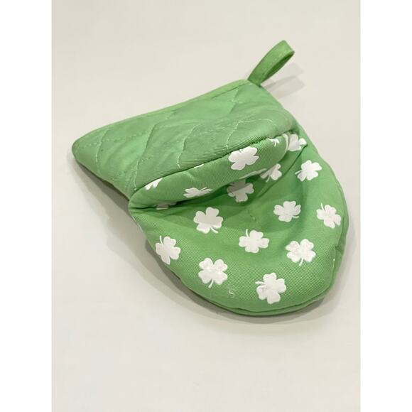 Mini Vintage Kitchen Glove With Clover Leaves - Picture 2 of 7